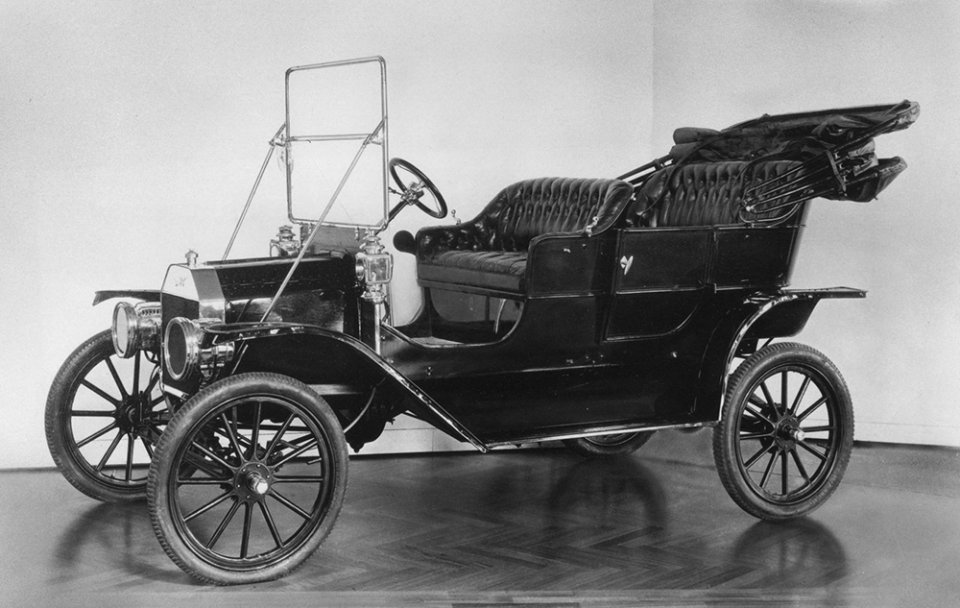 Xe xăng Model T làm “chao đảo” ngành công nghiệp ô tô điện năm 1908.jpg